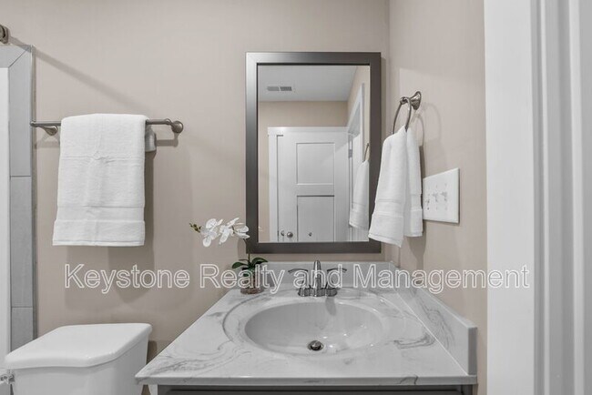 Building Photo - 302 Wisteria Ln