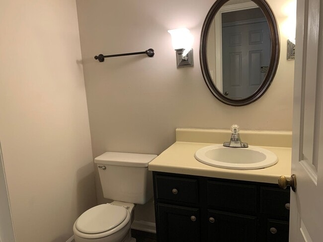 Building Photo - North Raleigh Townhome-Large Bedrooms and more! Price drop alert!