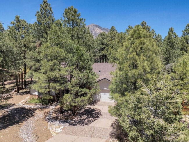 Building Photo - Gorgeous Furnished Country Club Rental