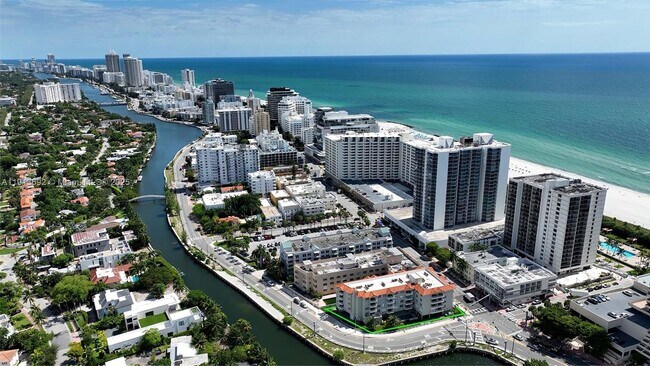 Building Photo - 2600 Collins Ave