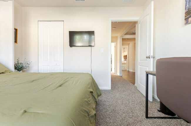 Building Photo - 3 Pinnacle Pl