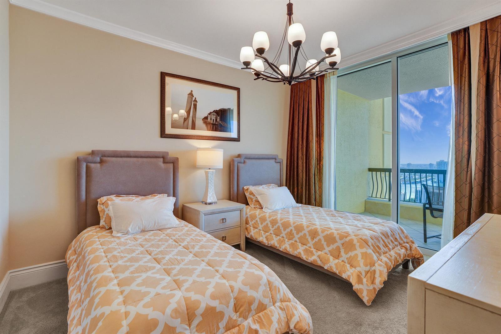 Building Photo - 17875 Collins Ave