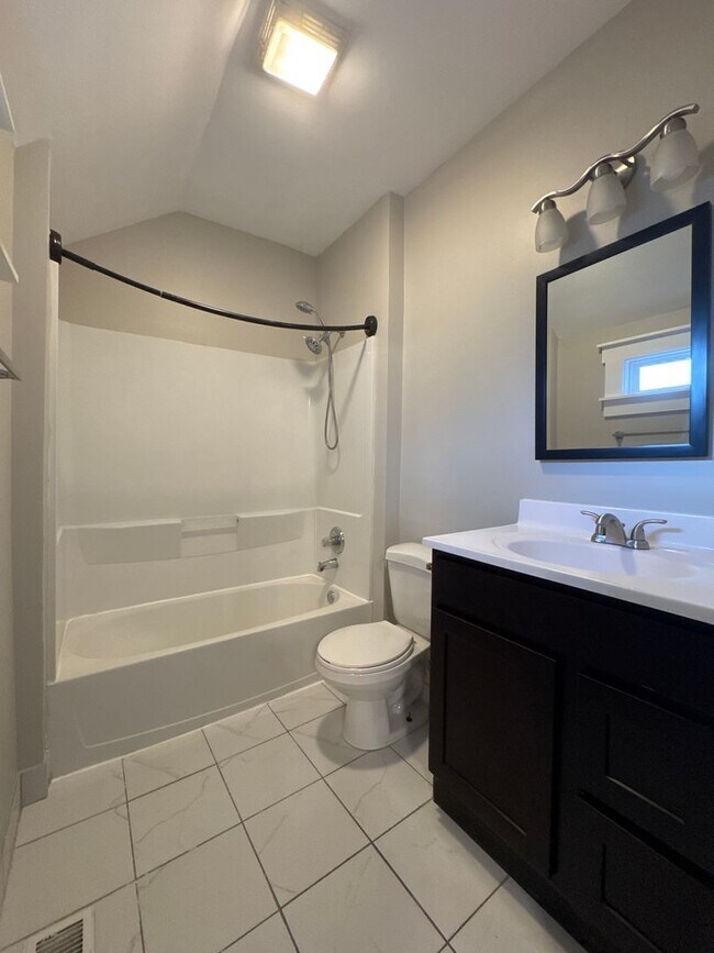 Building Photo - Renovated 3BR/2BA Home in Cleveland Park – Minutes to Downtown Nashville!