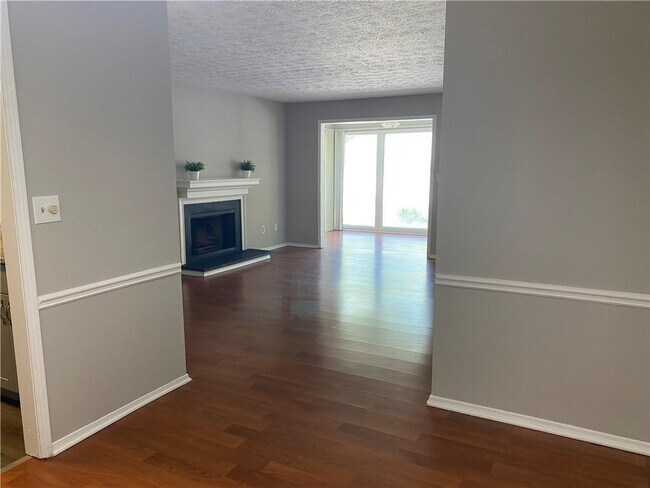 Building Photo - 1607 Augusta Dr