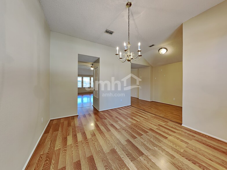 Building Photo - 517 Pinto Ln