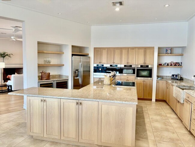 Building Photo - home