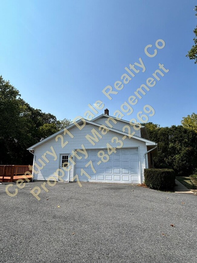 Building Photo - Gorgeous 4 Bedroom Home located in Northeastern School District with a 2 Car Garage