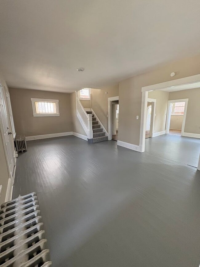 Building Photo - Four bedroom one bathroom home for rent