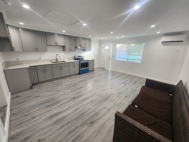 Primary Photo - 5107 Mammoth Ave