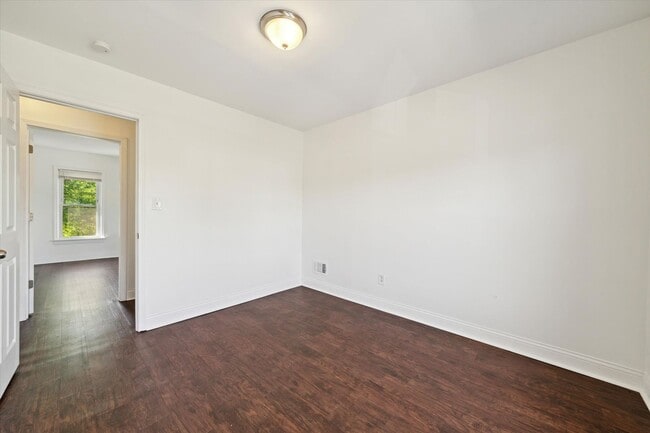 Building Photo - $1,675 - Spacious 3 Bedroom in North End