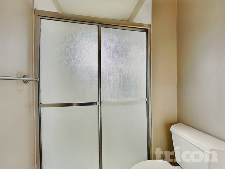 Building Photo - 1270 Kings Row