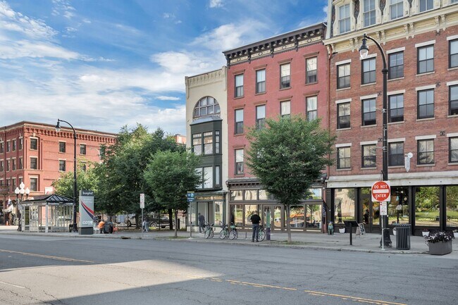 Building Photo - 402 Broadway