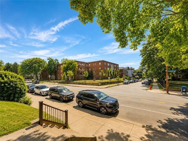 Building Photo - 735 N Highland Ave