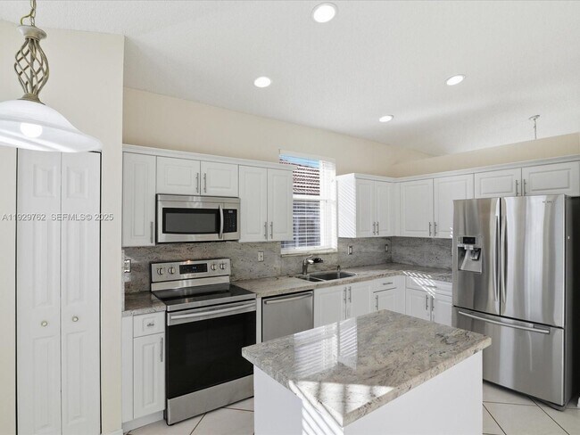 Building Photo - 865 NW 132nd Ave