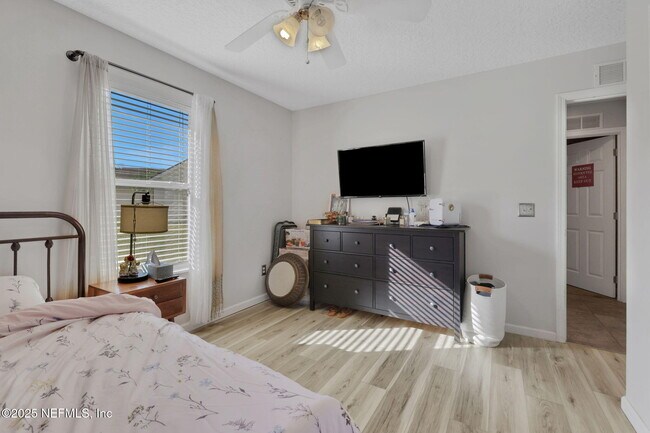 Building Photo - 1453 Lindseys Xing Dr