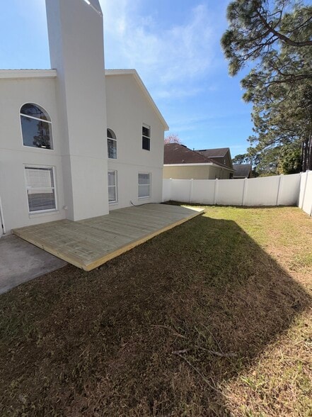 Building Photo - 1042 Ballyshannon Pky