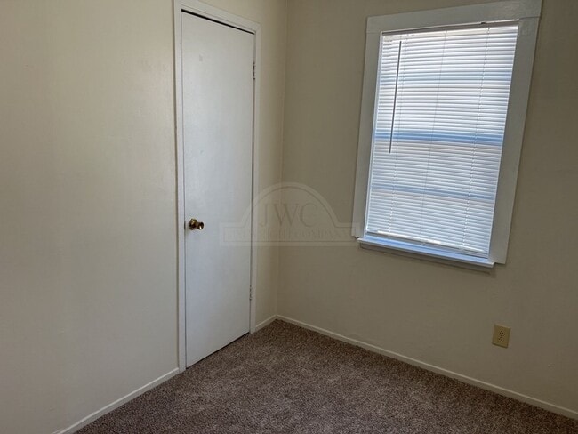 Building Photo - 1404 Bundrant Dr