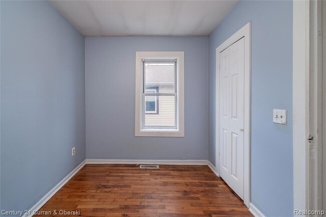 Building Photo - 23141 Harding Ave