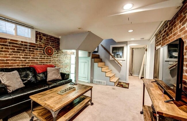 Primary Photo - Charming one-bedroom unit with bonus room ...