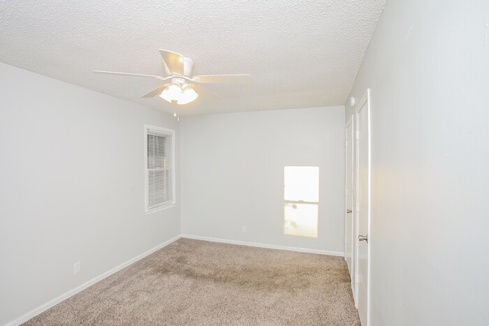Building Photo - 601 Wilmette Rd
