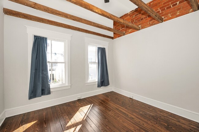 Building Photo - 617 N Maxwell Ave