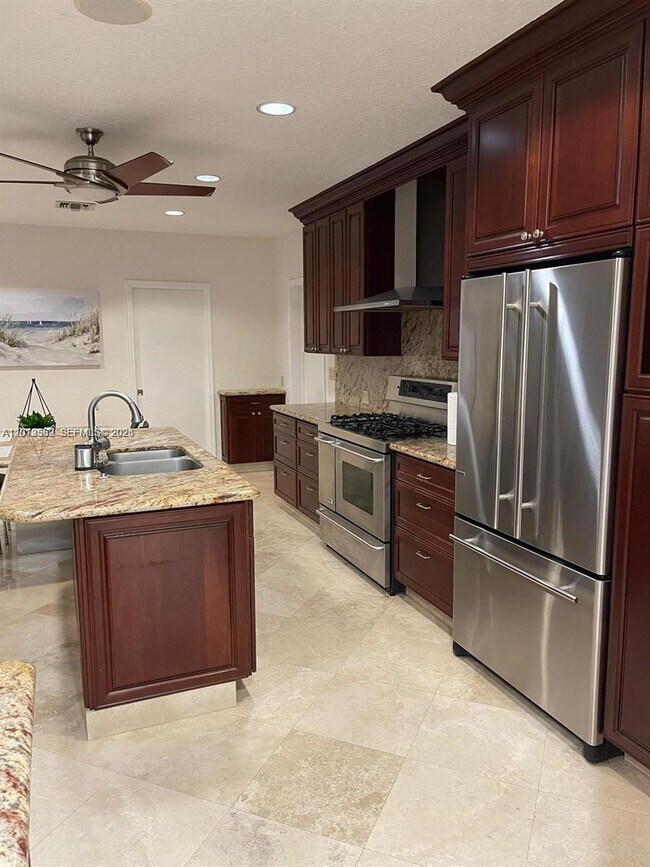 Building Photo - 612 Hibiscus Dr
