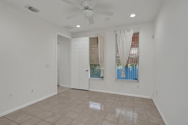 Building Photo - 3915 Passion Flower Rd