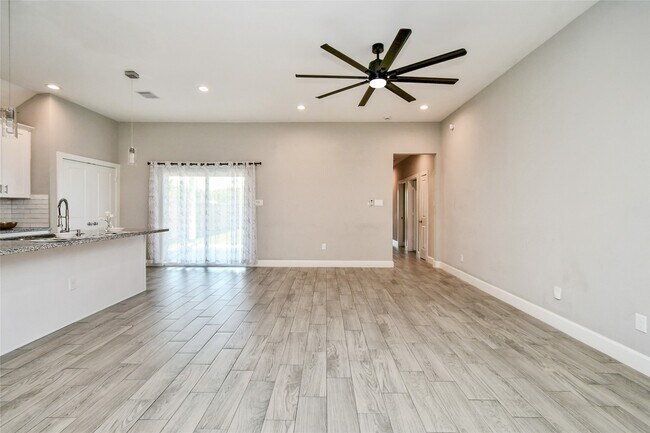 Building Photo - 1507 5th St