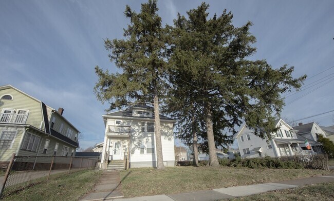 Building Photo - 2112 Lincoln Ave