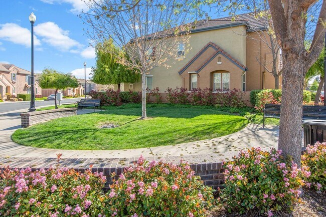 Building Photo - 507 Dante Cir