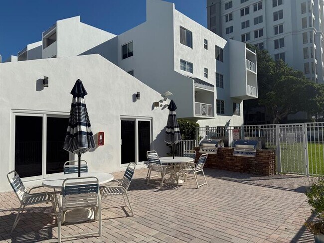 Building Photo - 2840 NE 14th Street Causeway
