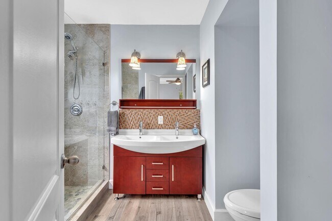 Building Photo - 3204 Beacon St