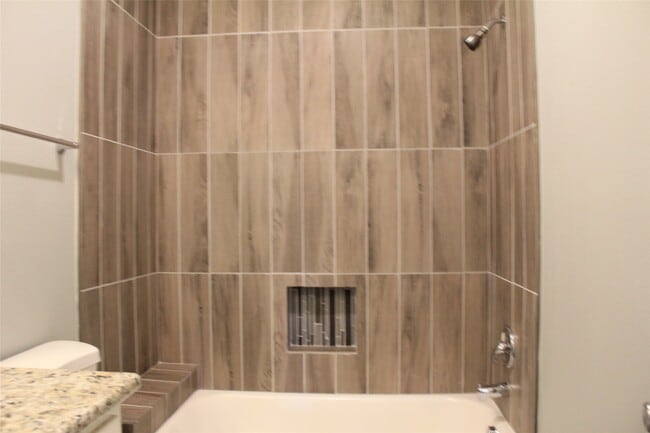 Building Photo - 724 Bowie St