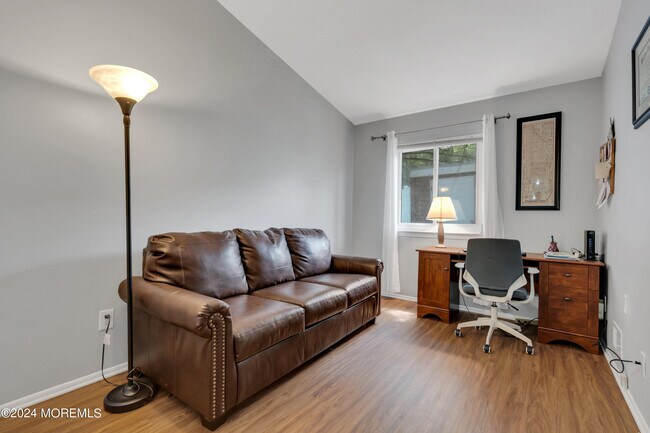 Building Photo - 8 Fern Ct