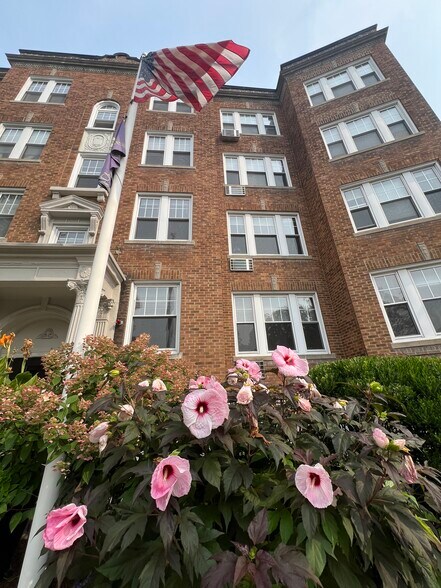 Building Photo - 1 Langdon Sq