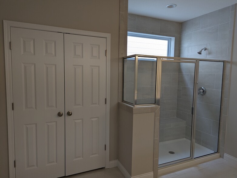 2nd Floor Master Bath - 5689 Ohio Trl