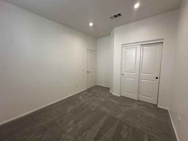 Building Photo - 5617 Buckthorn Ct