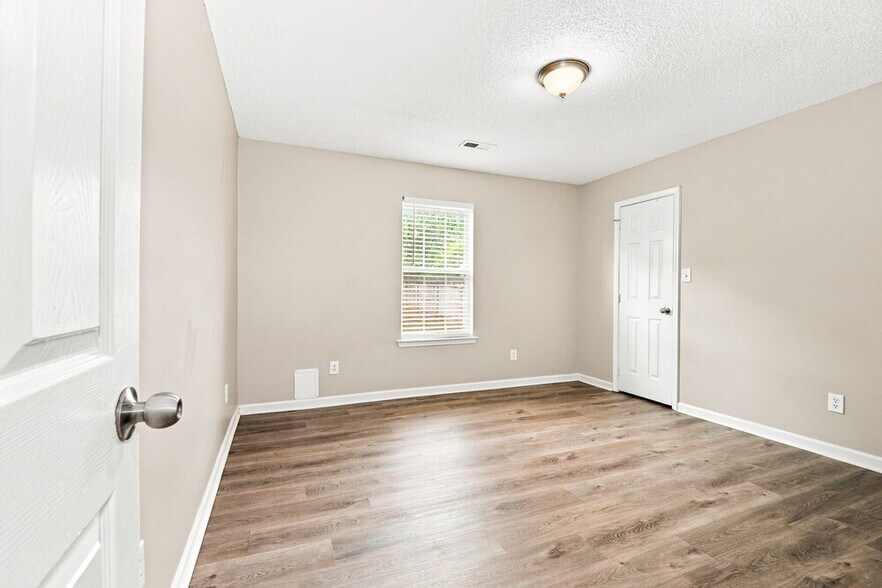 Building Photo - 9912 Peppermint Ln