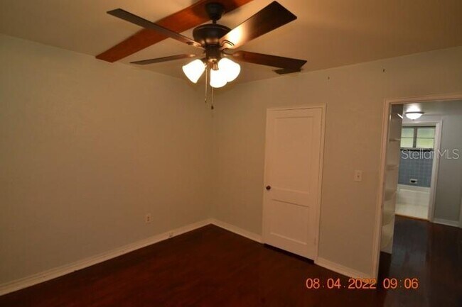 Building Photo - 2801 Sanders Dr