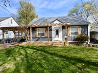 Building Photo - 2 Bedroom Pet Friendly Home For Rent in Hopkinsville!
