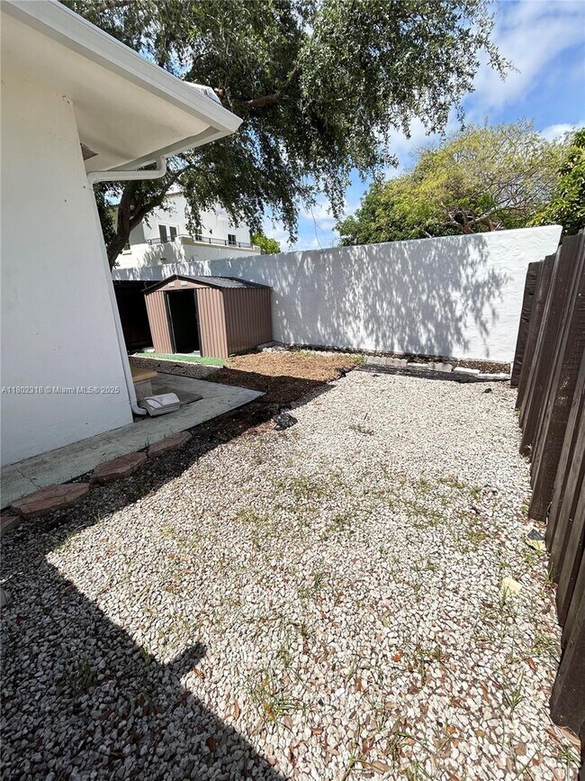 Building Photo - 571 NE 67th St