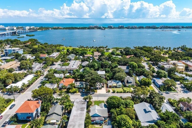 Building Photo - 314 S Palmway