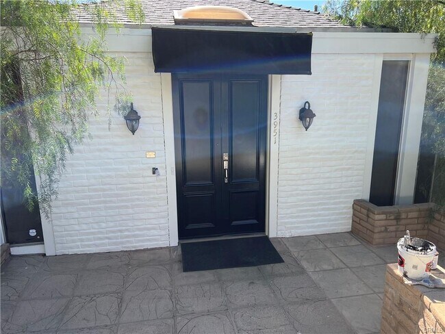 Building Photo - 3951 Sunswept Dr