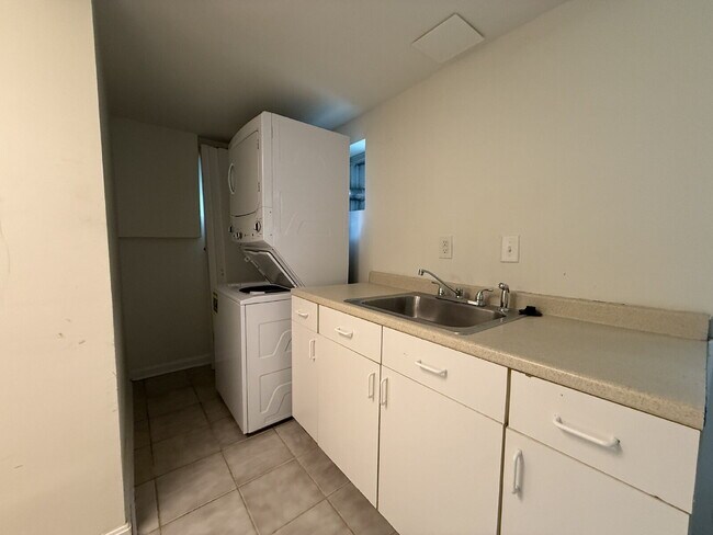 Building Photo - Updated Duplex in Prime Location with Ample Outdoor Space