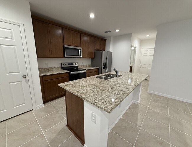 Building Photo - 215 Glass Onion Dr