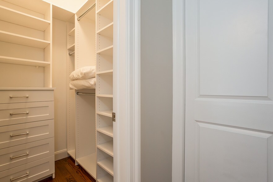 Building Photo - 52 Brookside Dr