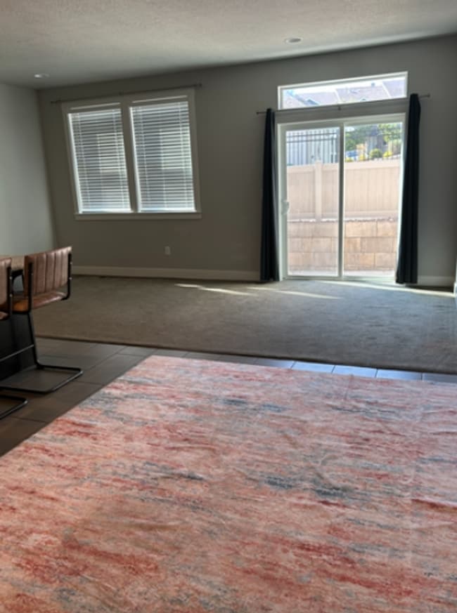 Building Photo - Stylish 3-Bedroom Townhome in Traverse Mou...