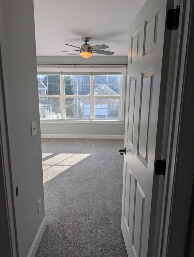 Building Photo - 6 Maxim Ct