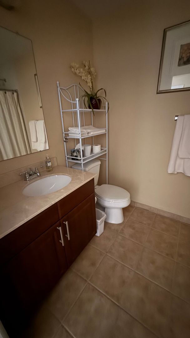 Building Photo - Annual Furnished Rental in Broadway Promen...