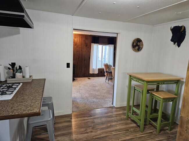 Building Photo - 2006 WY-352